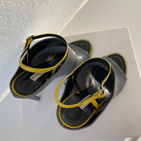 Authentic, never worn Balenciaga soft leather peep toe heels - Picture 3 of 7